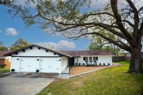 238 W Palm Street Bellville TX 77418