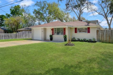 334 Pennington Drive Alvin TX 77511