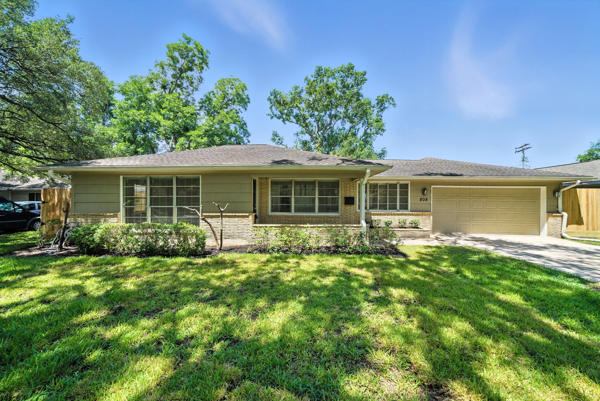 808 Carol Street Bellaire TX 77401