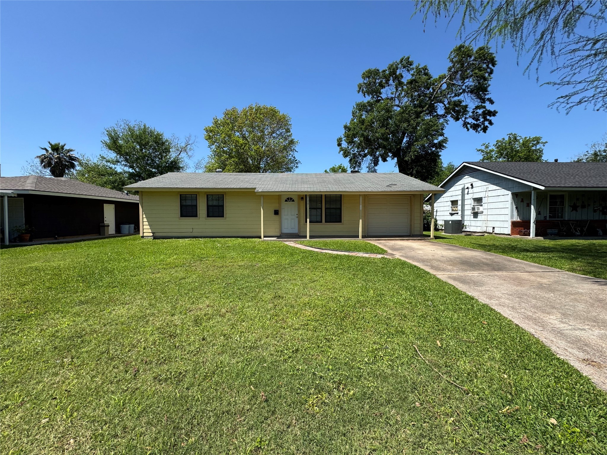 705 N 12th Street La Porte TX 77571