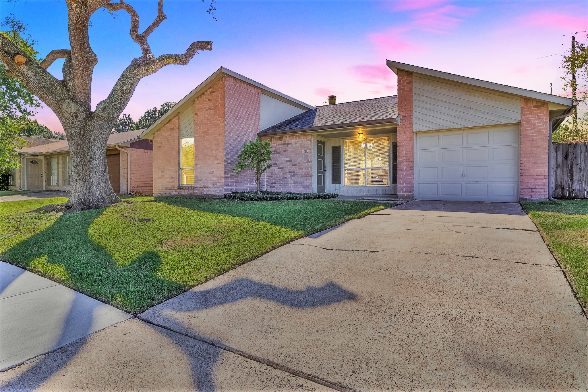 1014 Woodbridge Avenue Pearland TX 77584