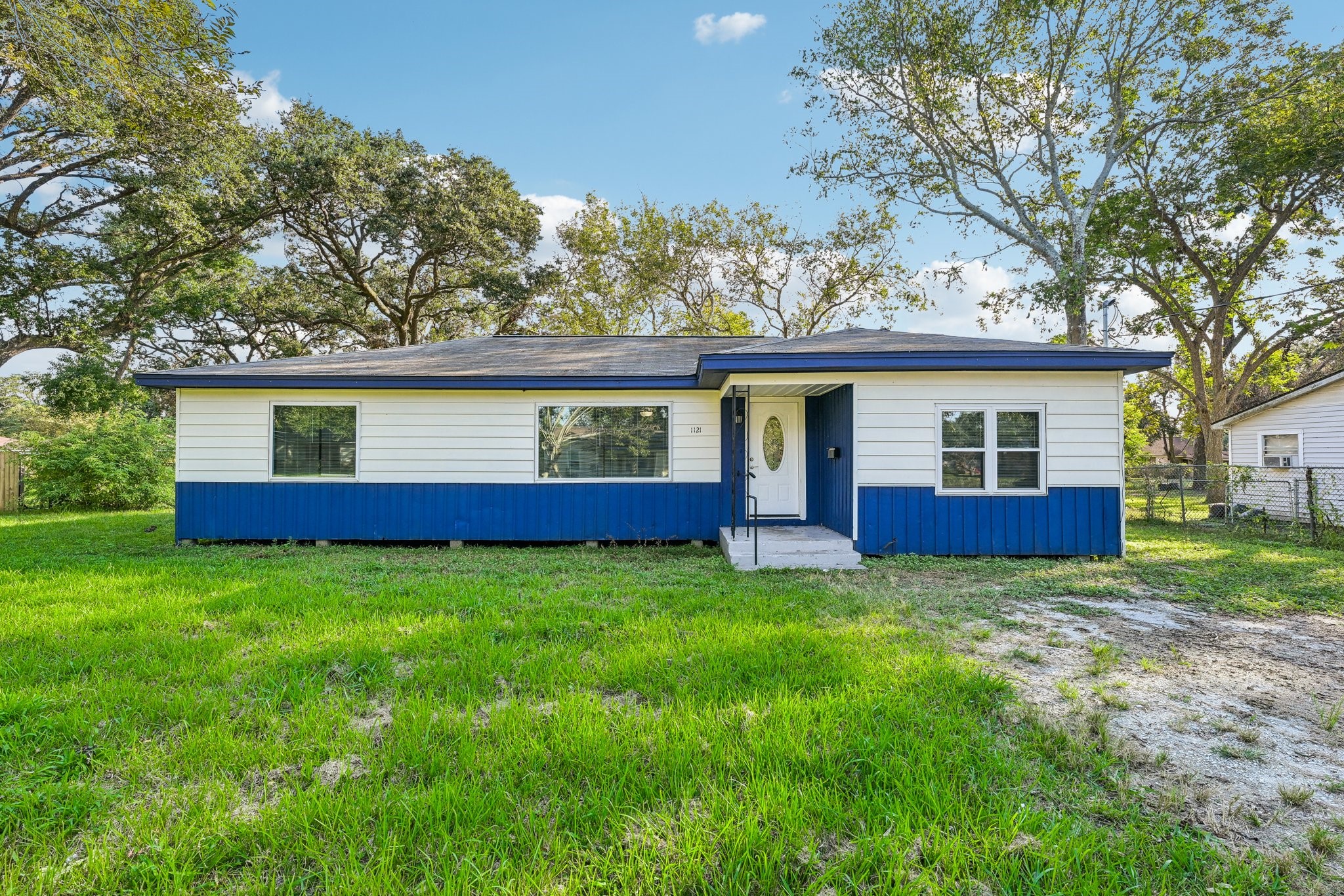 1121 Meyers Street Clute TX 77531