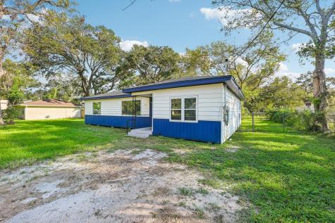 1121 Meyers Street Clute TX 77531