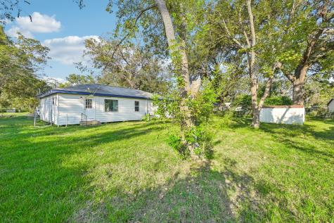1121 Meyers Street Clute TX 77531