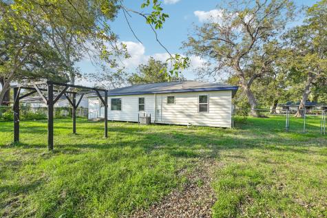 1121 Meyers Street Clute TX 77531
