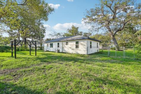 1121 Meyers Street Clute TX 77531