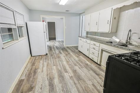 2802 2nd Avenue N Texas City TX 77590