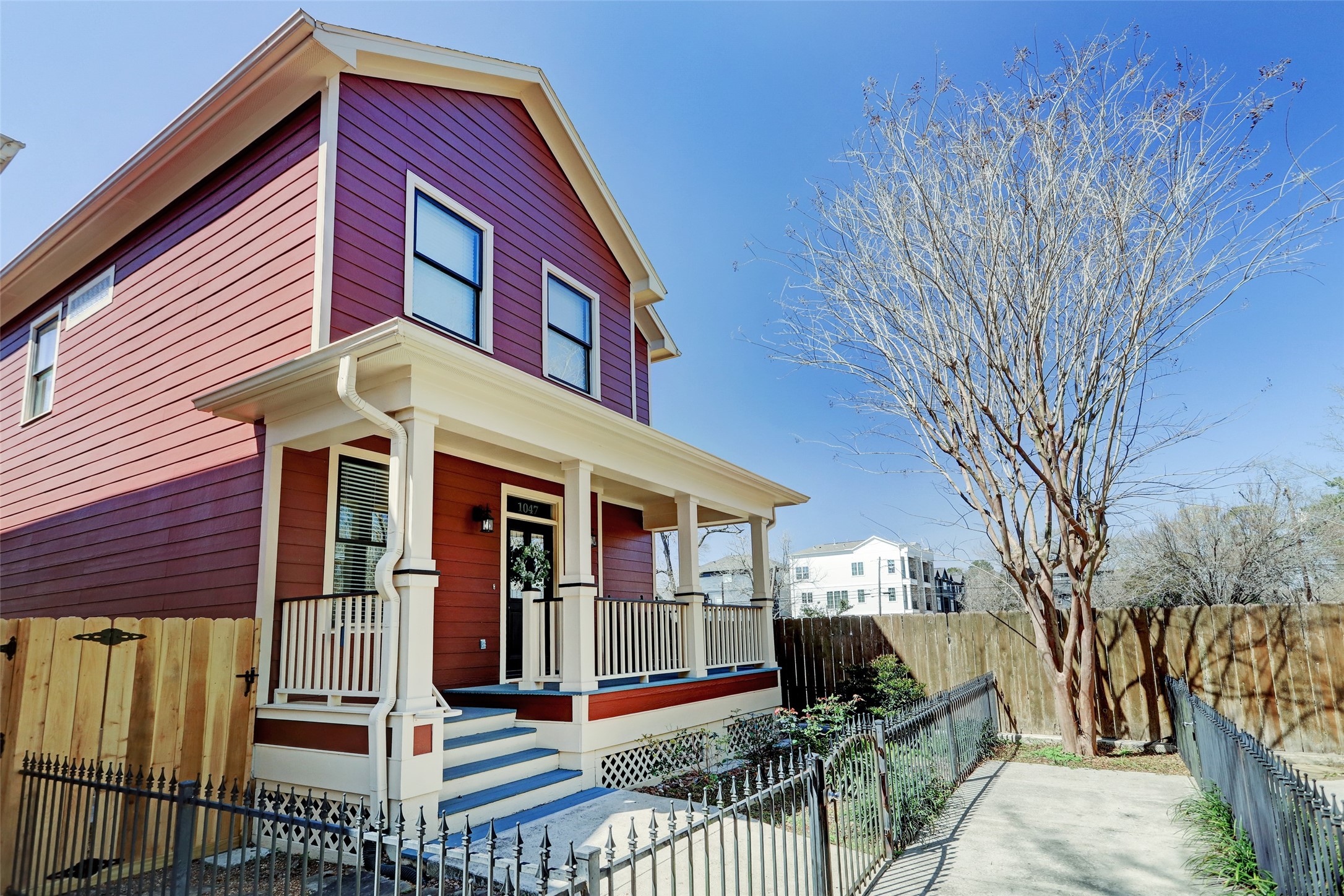 1047 W 16th Street Houston TX 77008