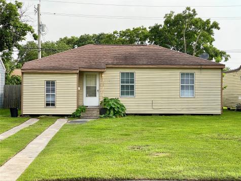 112 18th Avenue N Texas City TX 77590