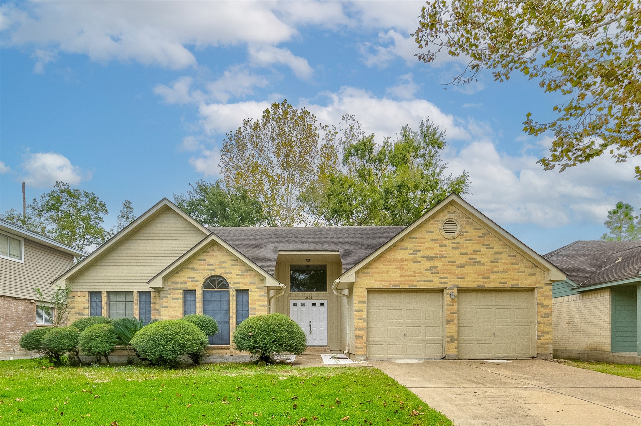 2601 N Mission Circle Friendswood TX 77546
