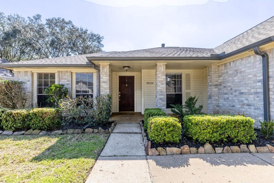 4826 Meadowglen Drive Pearland TX 77584