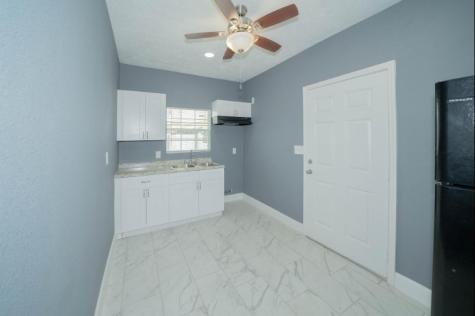 1426 Telephone Road 1bd Houston TX 77023