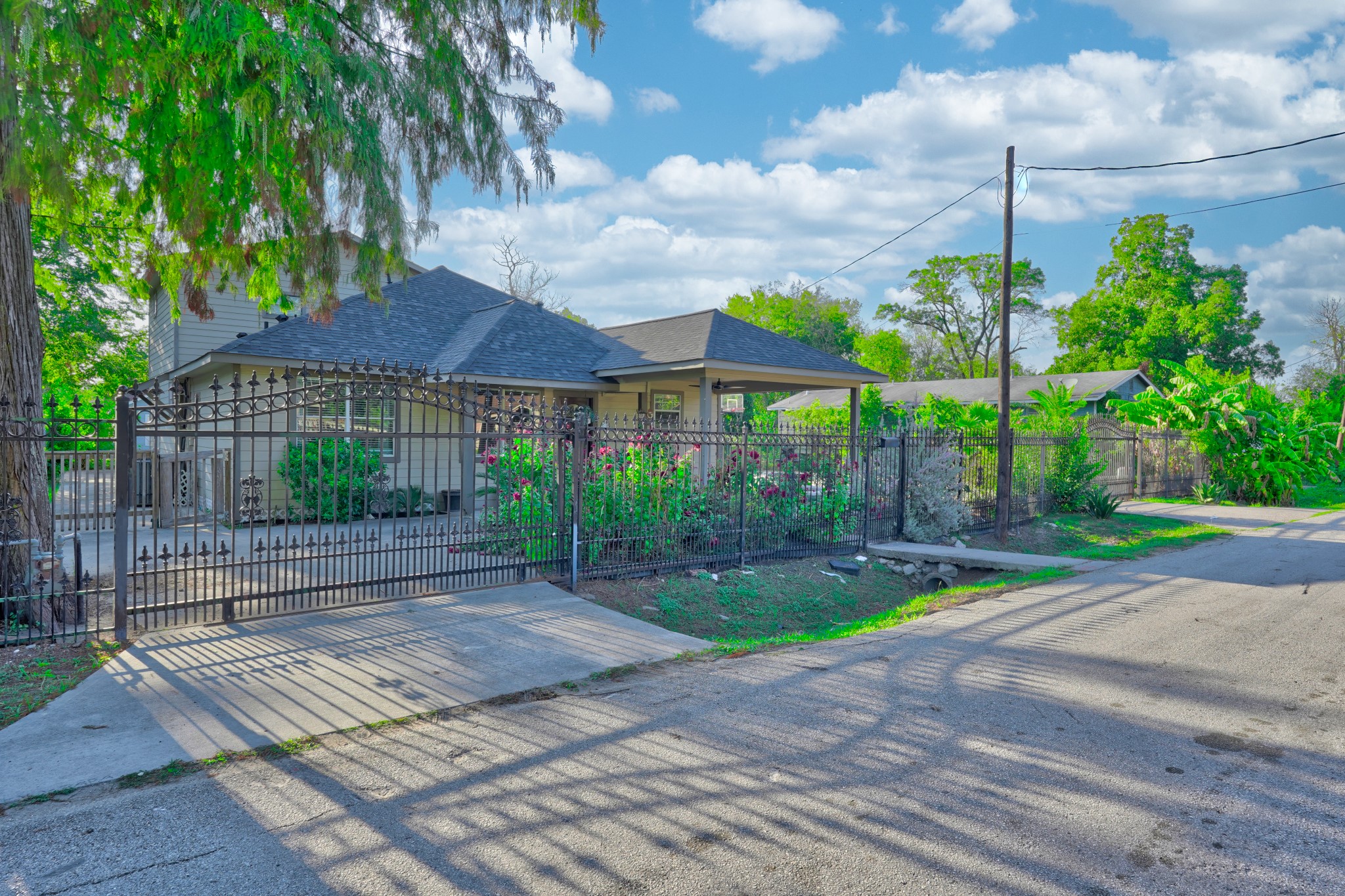 4825 Falls Street Houston TX 77026