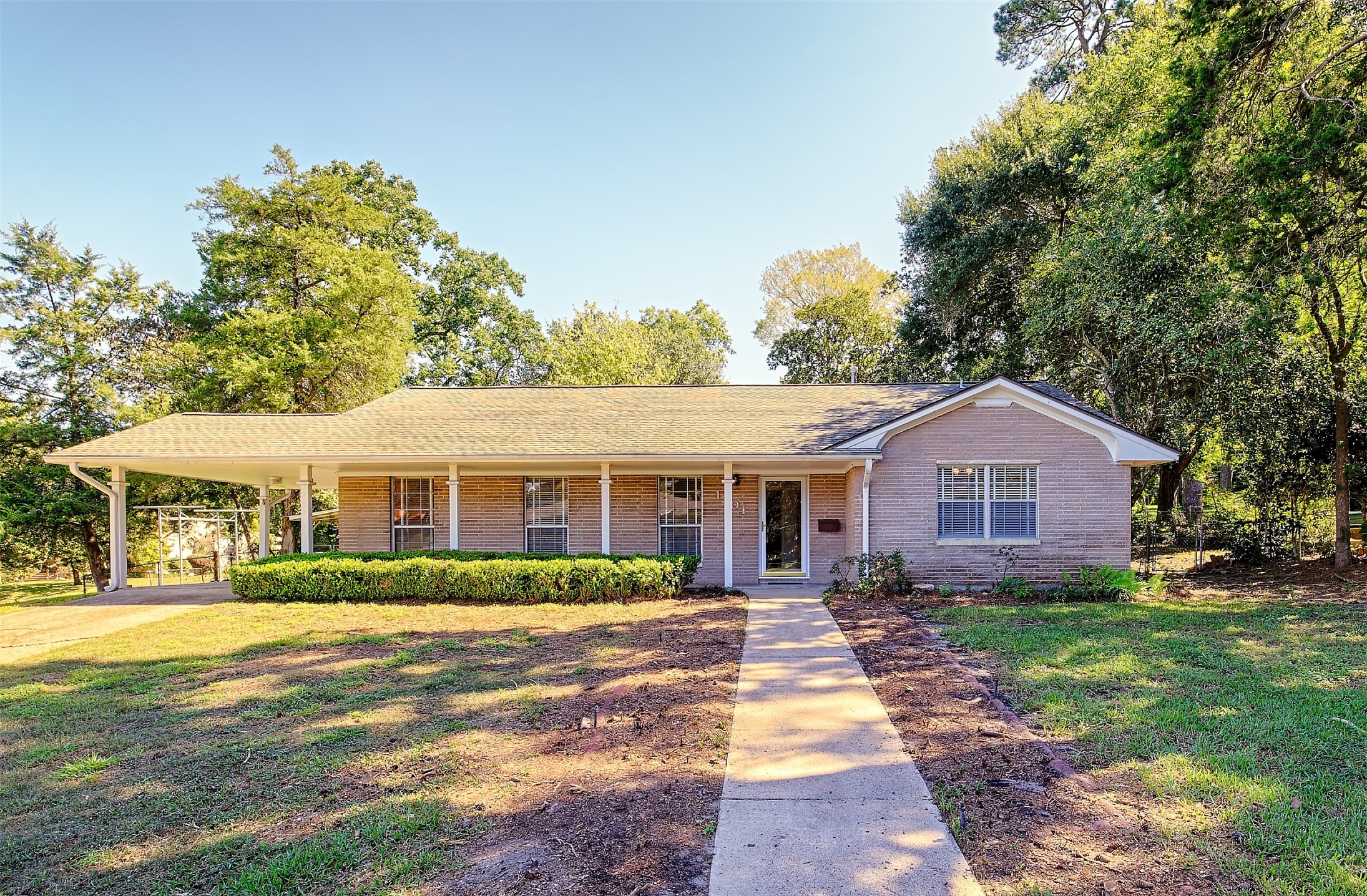 1901 Avenue Q Huntsville TX 77340