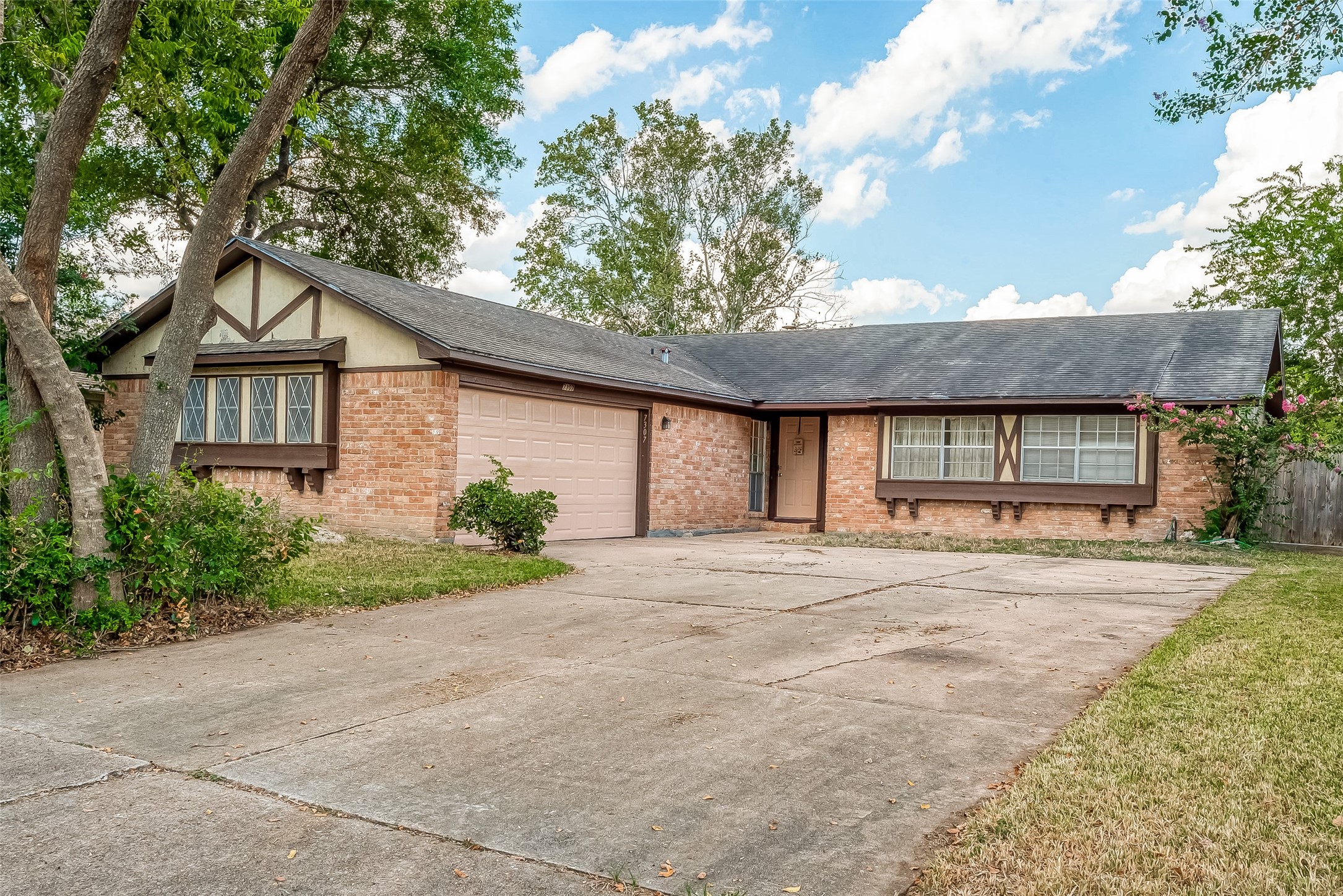 7307 Longvine Drive Houston TX 77072
