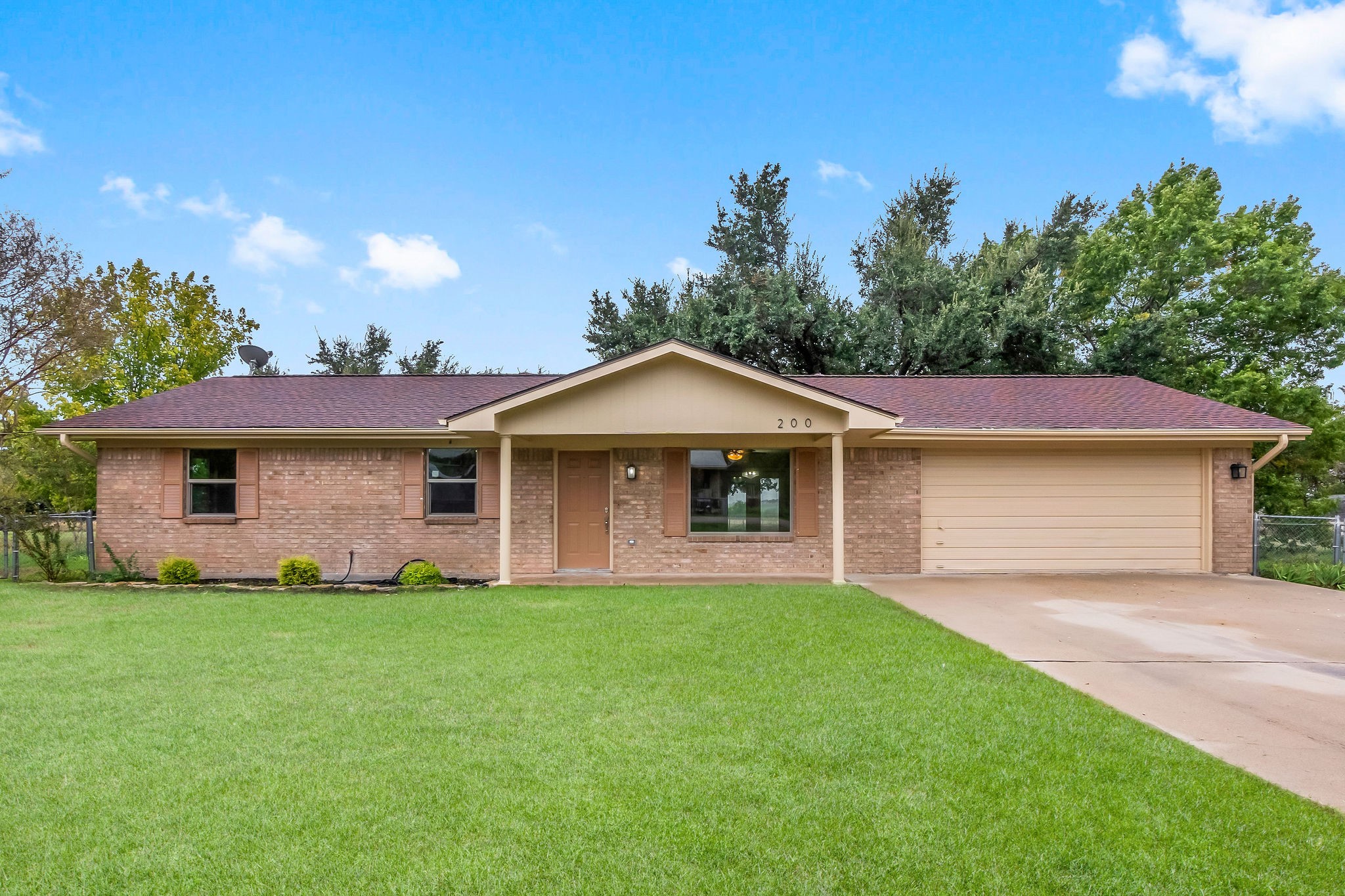 200 E Eckhart Avenue Thrall TX 76578