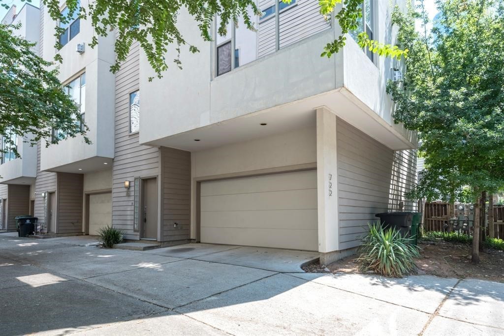 722 Ruthven Street Houston TX 77019