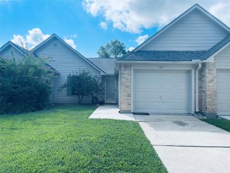 631 E Country Grove Circle Pearland TX 77584