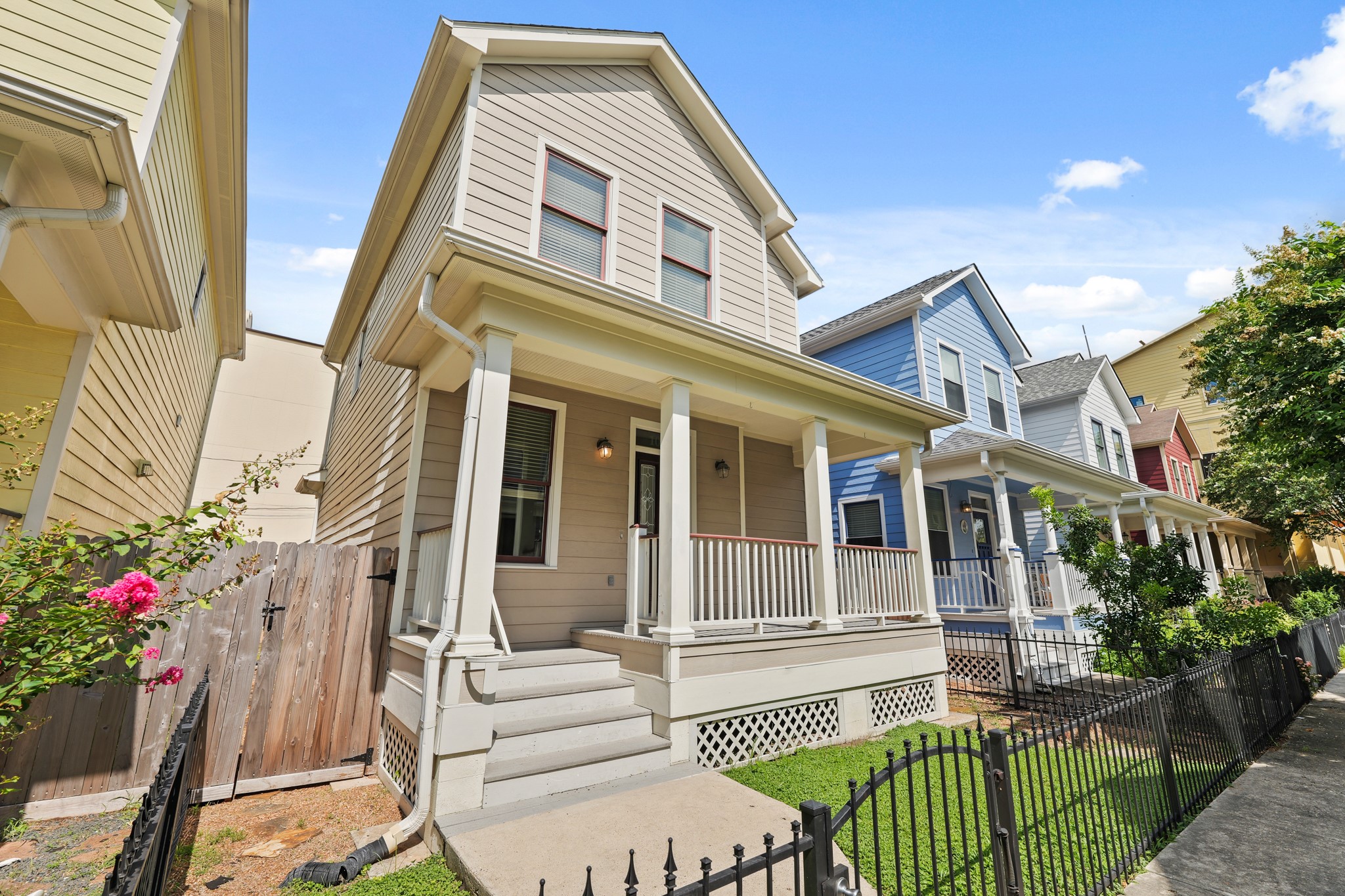 1053 W 16th Street Houston TX 77008