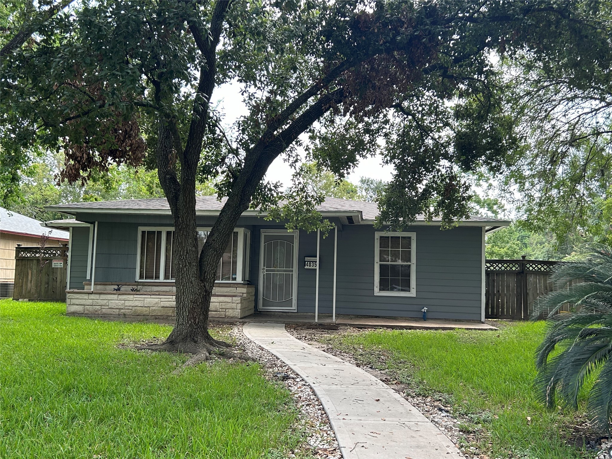 4035 De Leon Street Houston TX 77087
