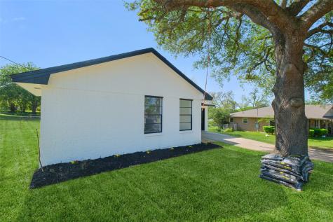 221 N Baron Street Bellville TX 77418