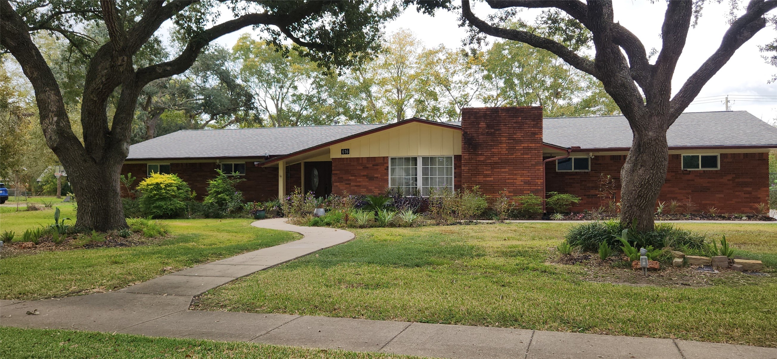 616 Cannan Drive Angleton TX 77515