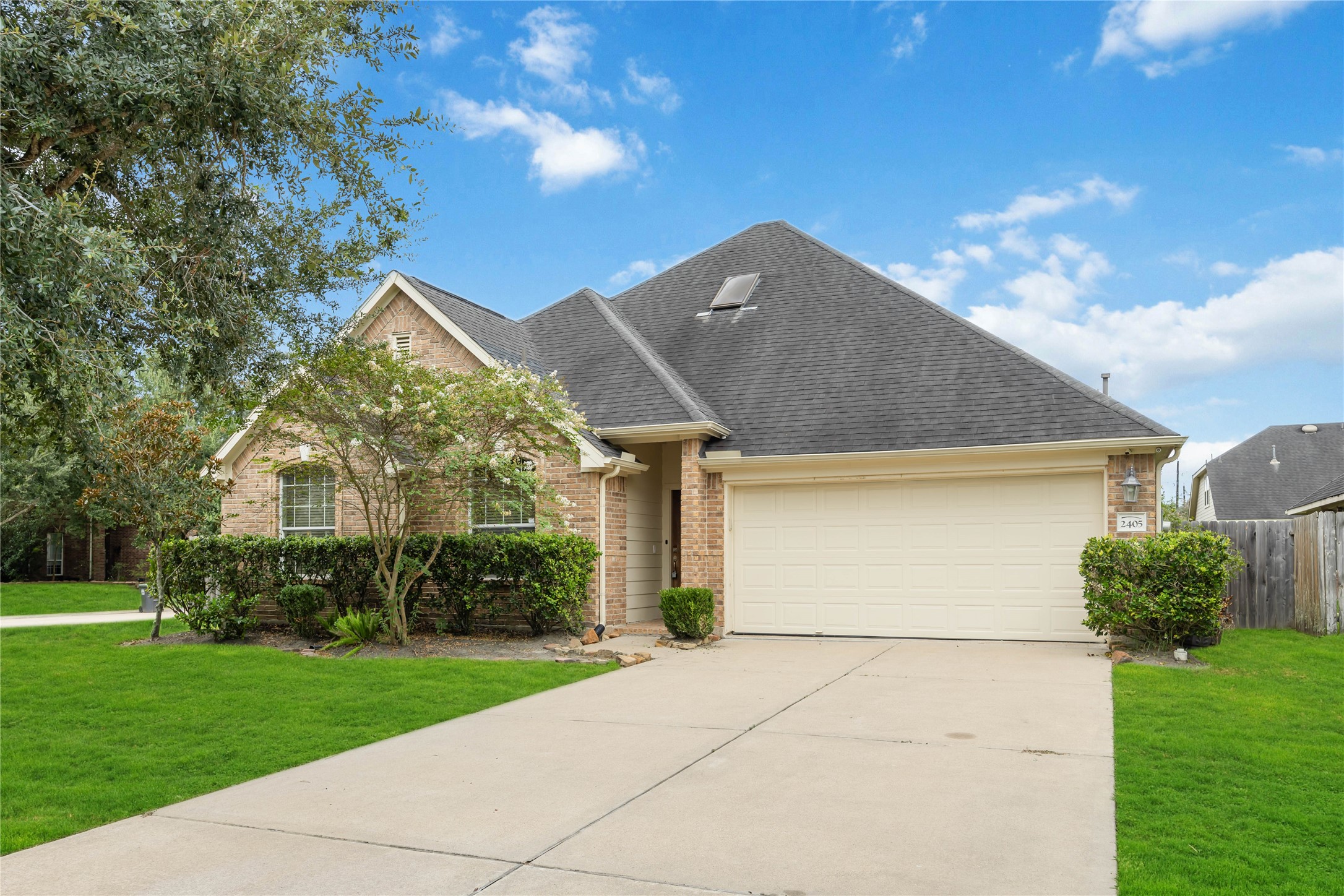 2405 Avalon Trace Lane Pearland TX 77581