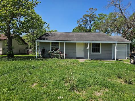 127 Holly Street Lake Jackson TX 77566