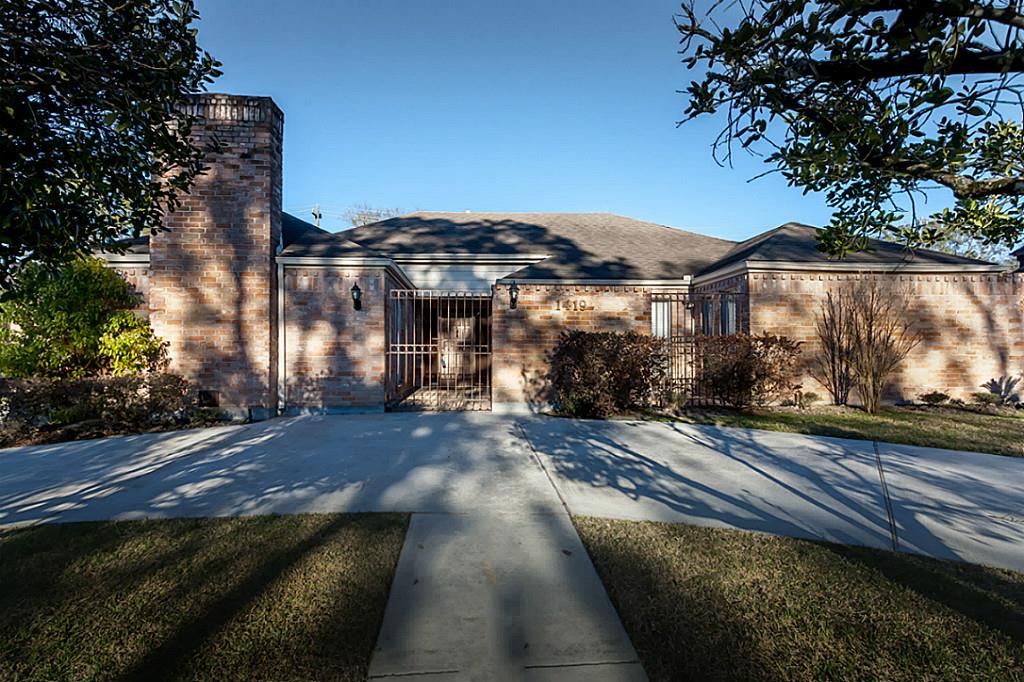 1419 Warwickshire Drive Houston TX 77077