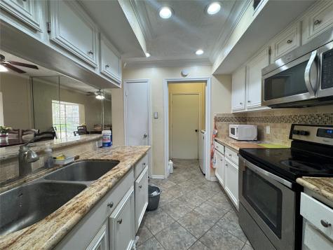 800 Country Place Drive 401 Houston TX 77079