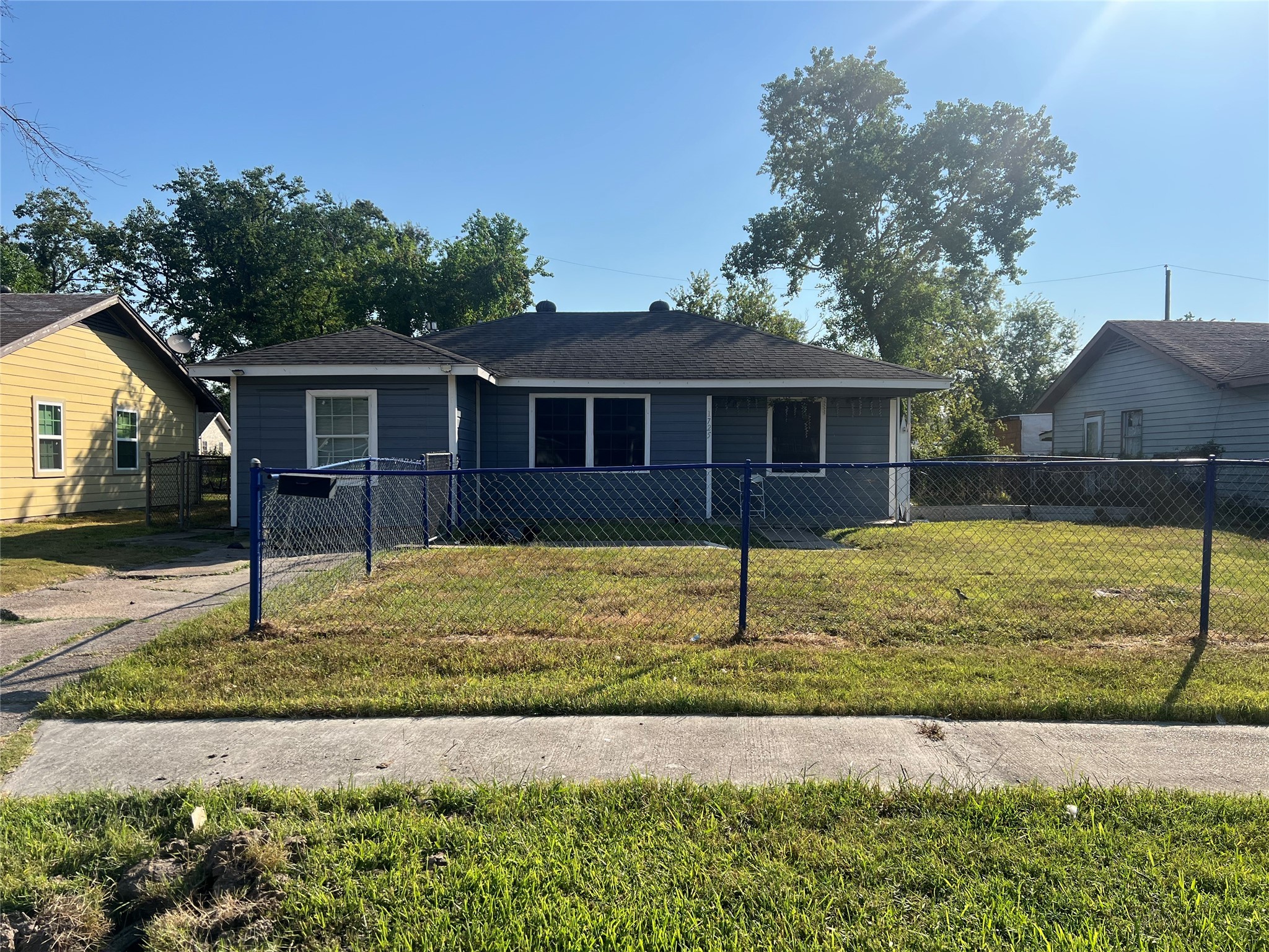 1725 Dunaway Street Houston TX 77015