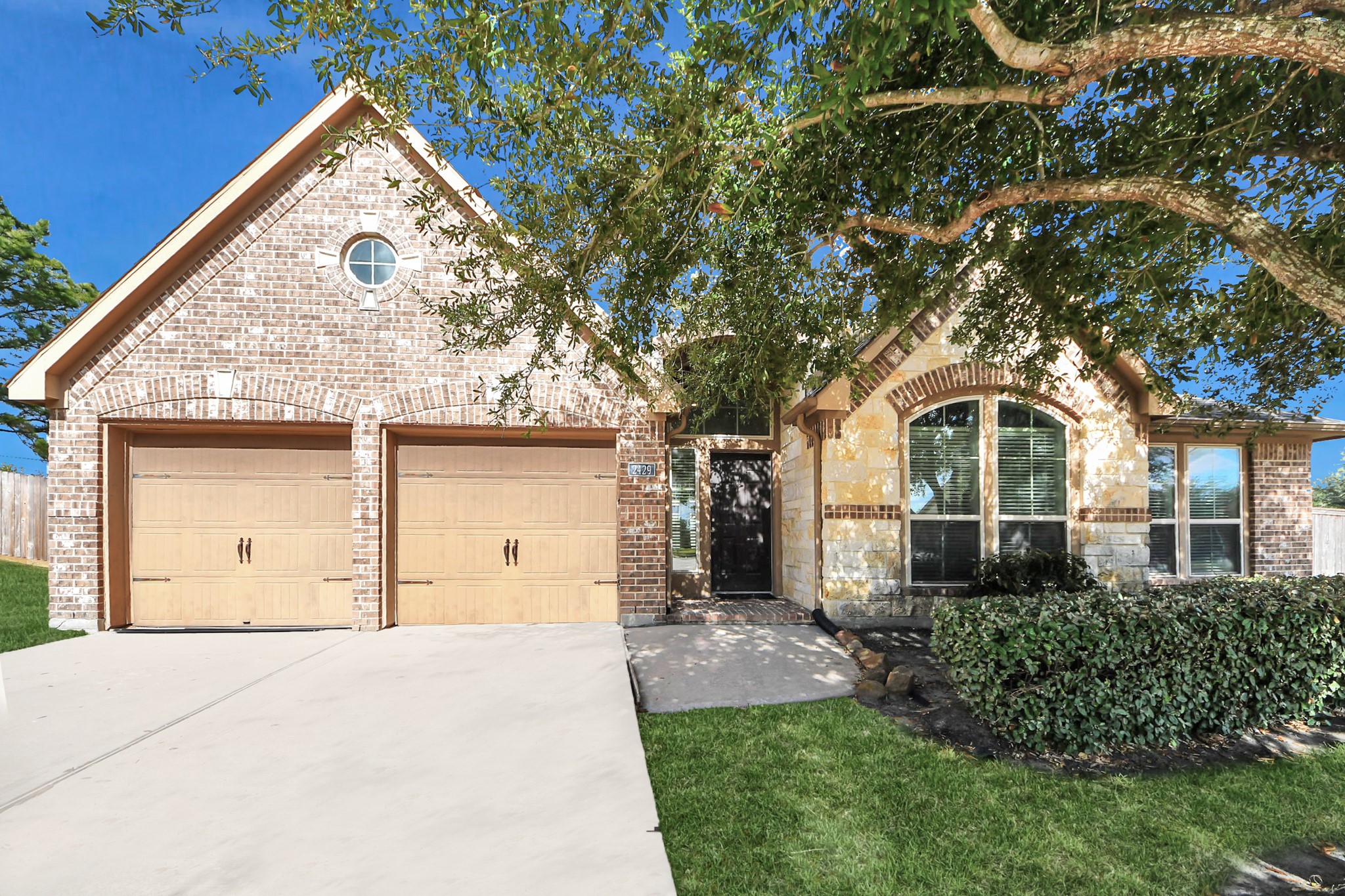 2429 Lost Bridge Lane Pearland TX 77584