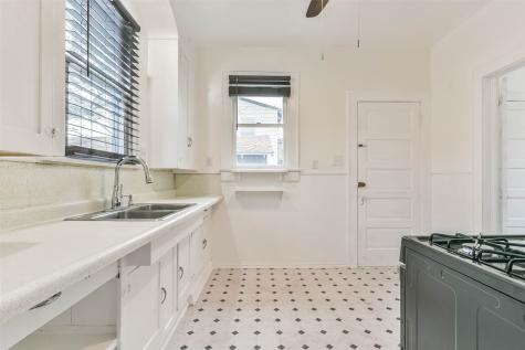 4307 Avenue Q 1/2 Galveston TX 77550