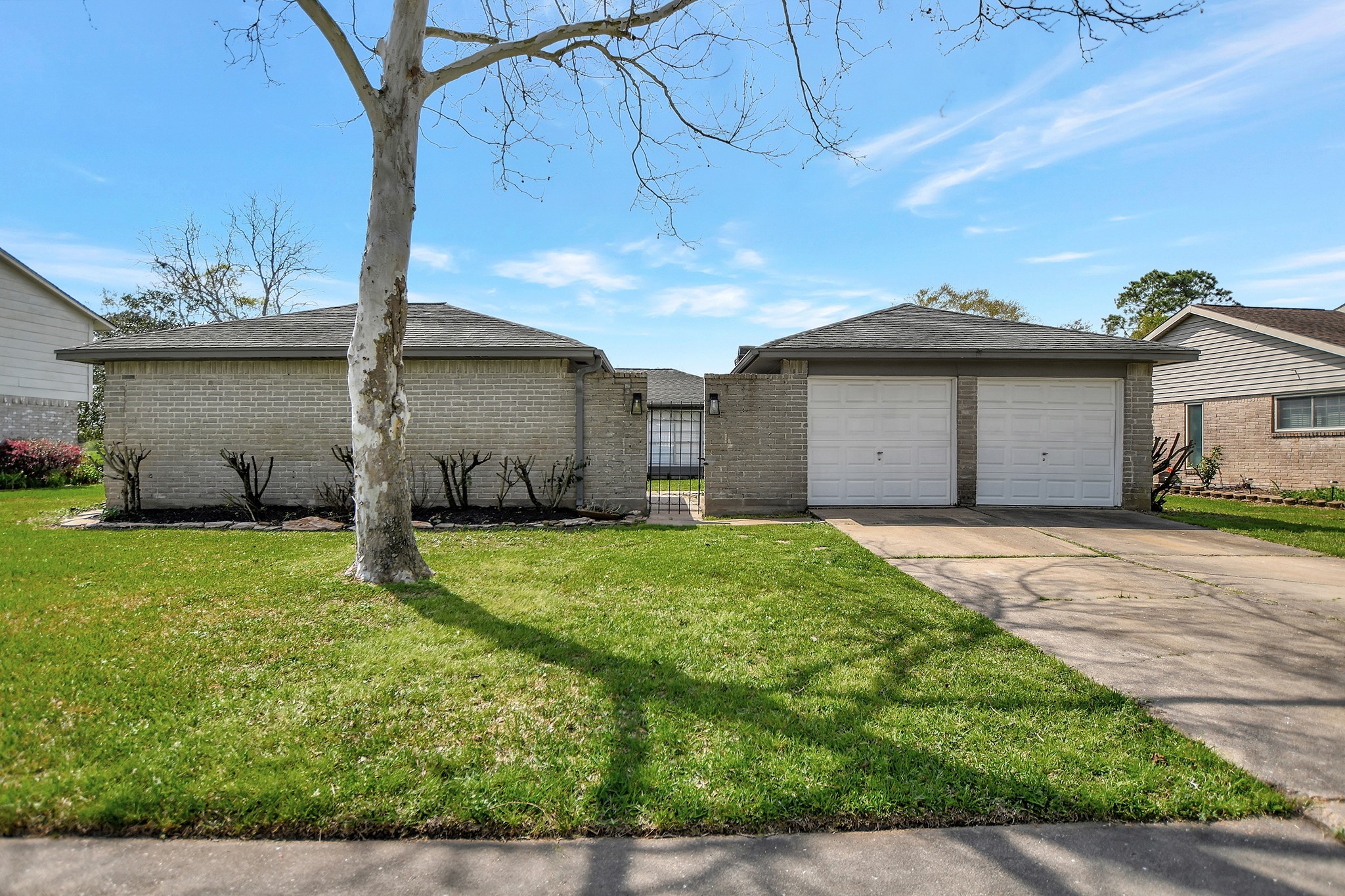 632 E Castle Harbour Drive Friendswood TX 77546