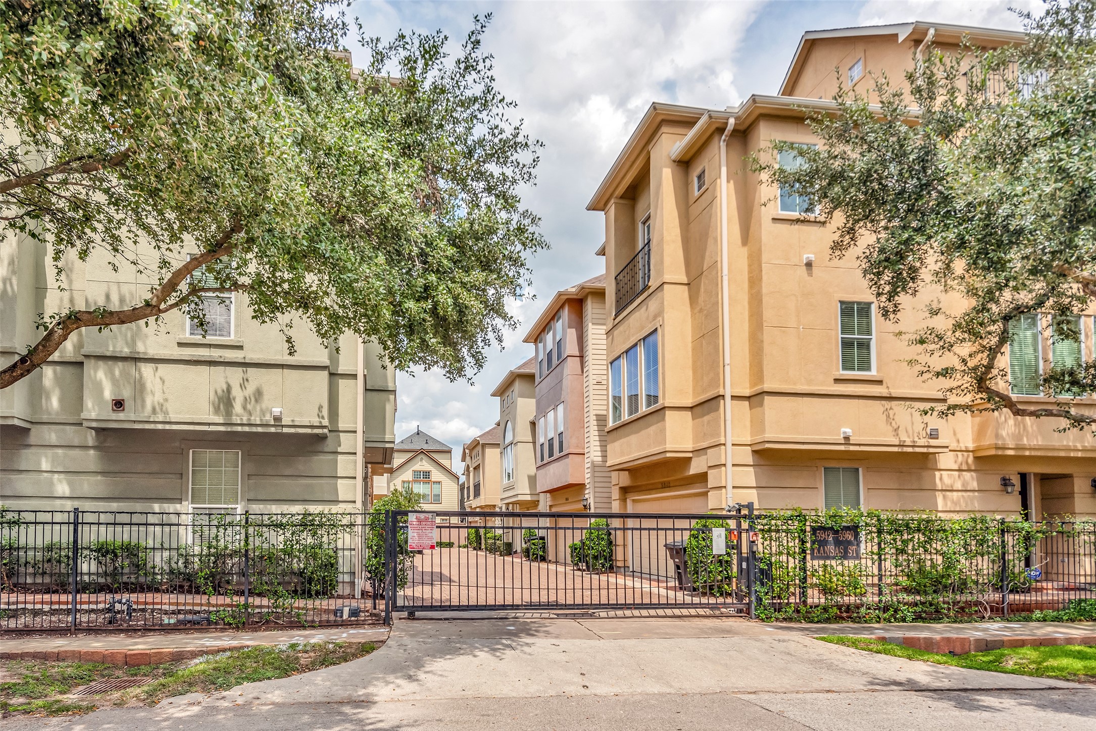 5950 Kansas Street Houston TX 77007