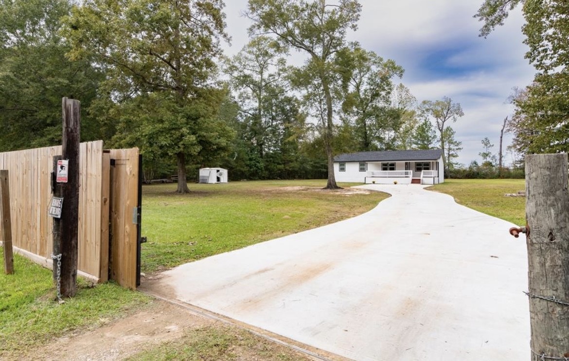 2036 County Road 3434 N Cleveland TX 77327