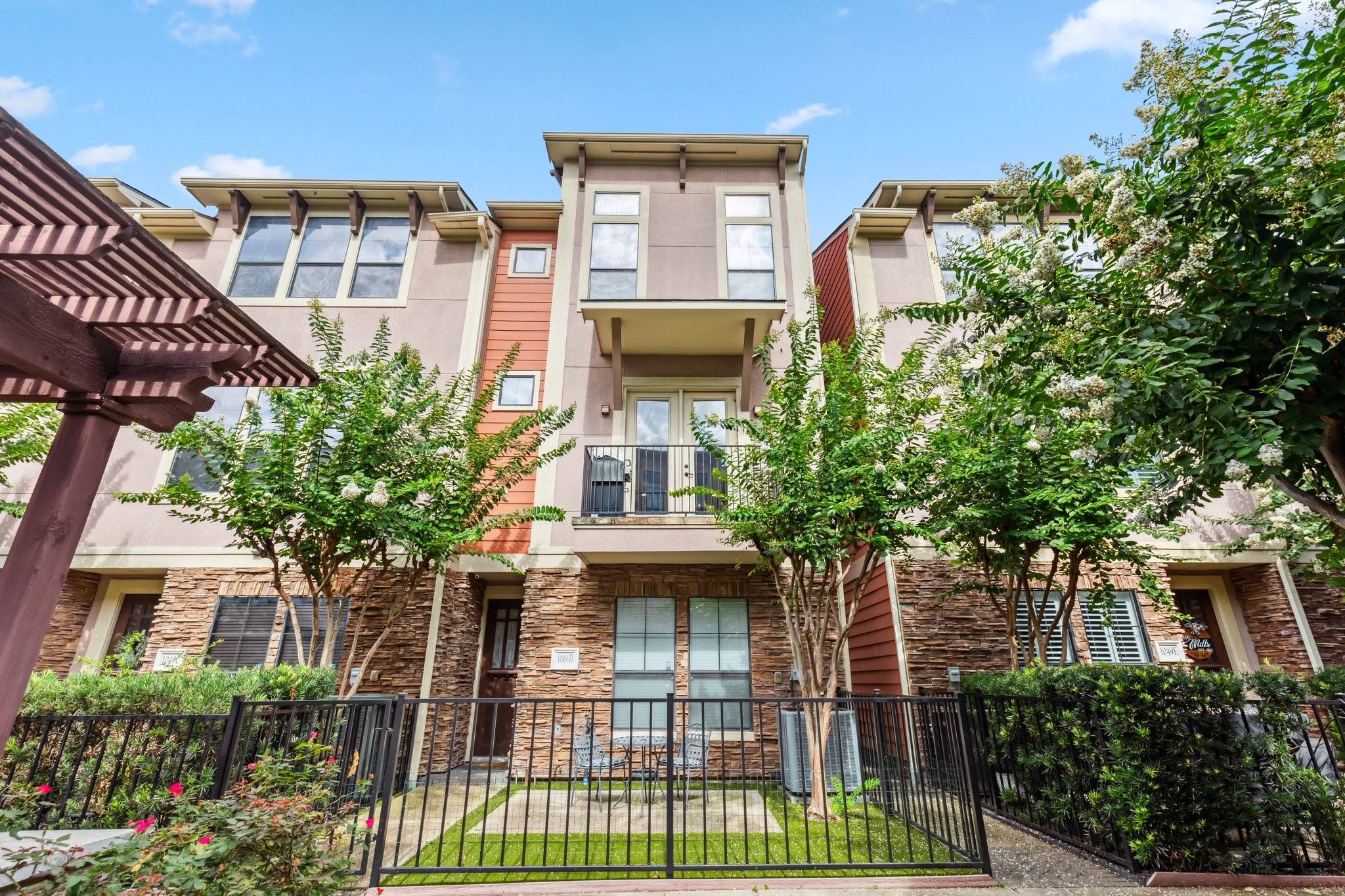 1049 W 22nd Street D Houston TX 77008