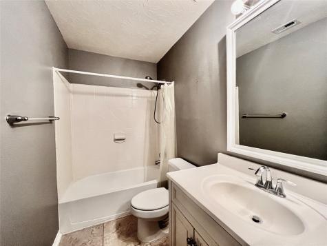 1946 Hawthorne Brook Fresno TX 77545