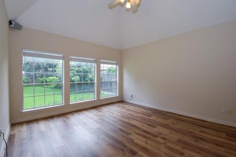 5211 Laurel Street Bellaire TX 77401