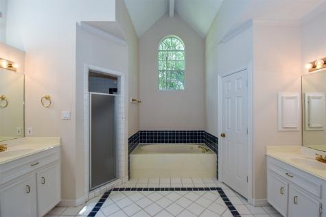 5211 Laurel Street Bellaire TX 77401