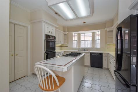 5211 Laurel Street Bellaire TX 77401