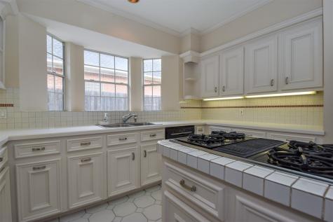 5211 Laurel Street Bellaire TX 77401