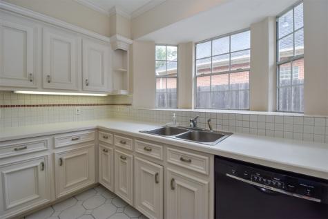 5211 Laurel Street Bellaire TX 77401