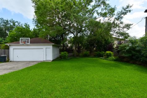 5211 Laurel Street Bellaire TX 77401