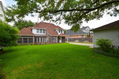 5211 Laurel Street Bellaire TX 77401