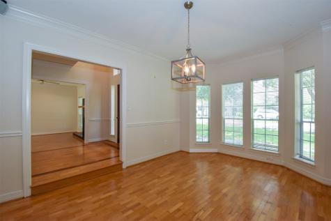 5211 Laurel Street Bellaire TX 77401