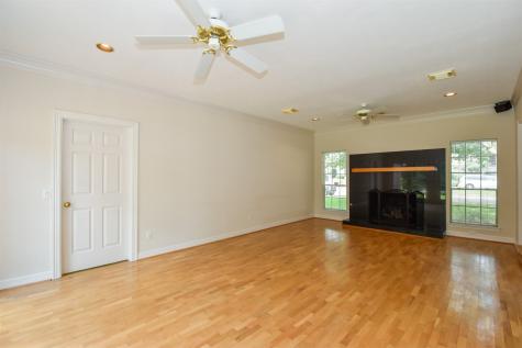 5211 Laurel Street Bellaire TX 77401