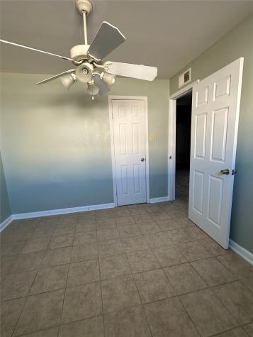 516 Holiday Drive 49 Galveston TX 77550