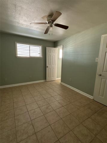 516 Holiday Drive 49 Galveston TX 77550