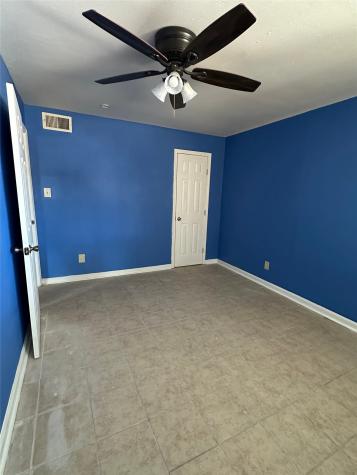 516 Holiday Drive 49 Galveston TX 77550